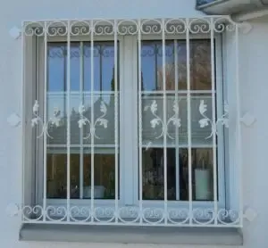 حداد منتقل في تركيب أبواب وشبابيك ونوافذحي العارض جودة عالية