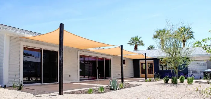 تحويل الفناء إلى واحة بالرياض:للمظلات والحدائق ومظلات شد