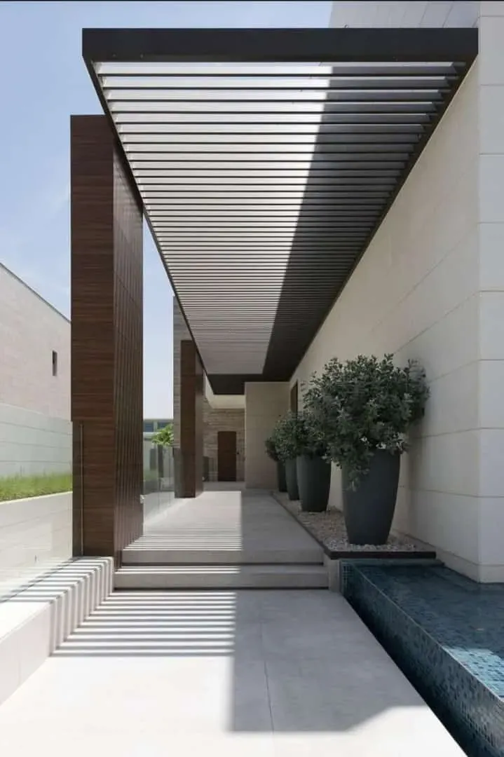 حداد مظلات مداخل فلل في حي اشبيليا والعارض: تصاميم مودرن 