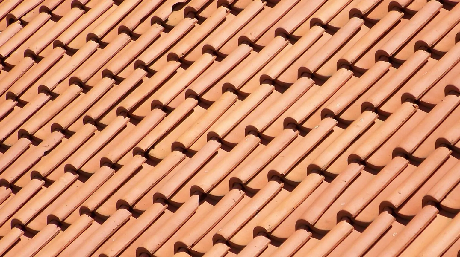 دليل تركيب قرميد الأسطح حي الصحافة والبن: الأنواع، الخطوات