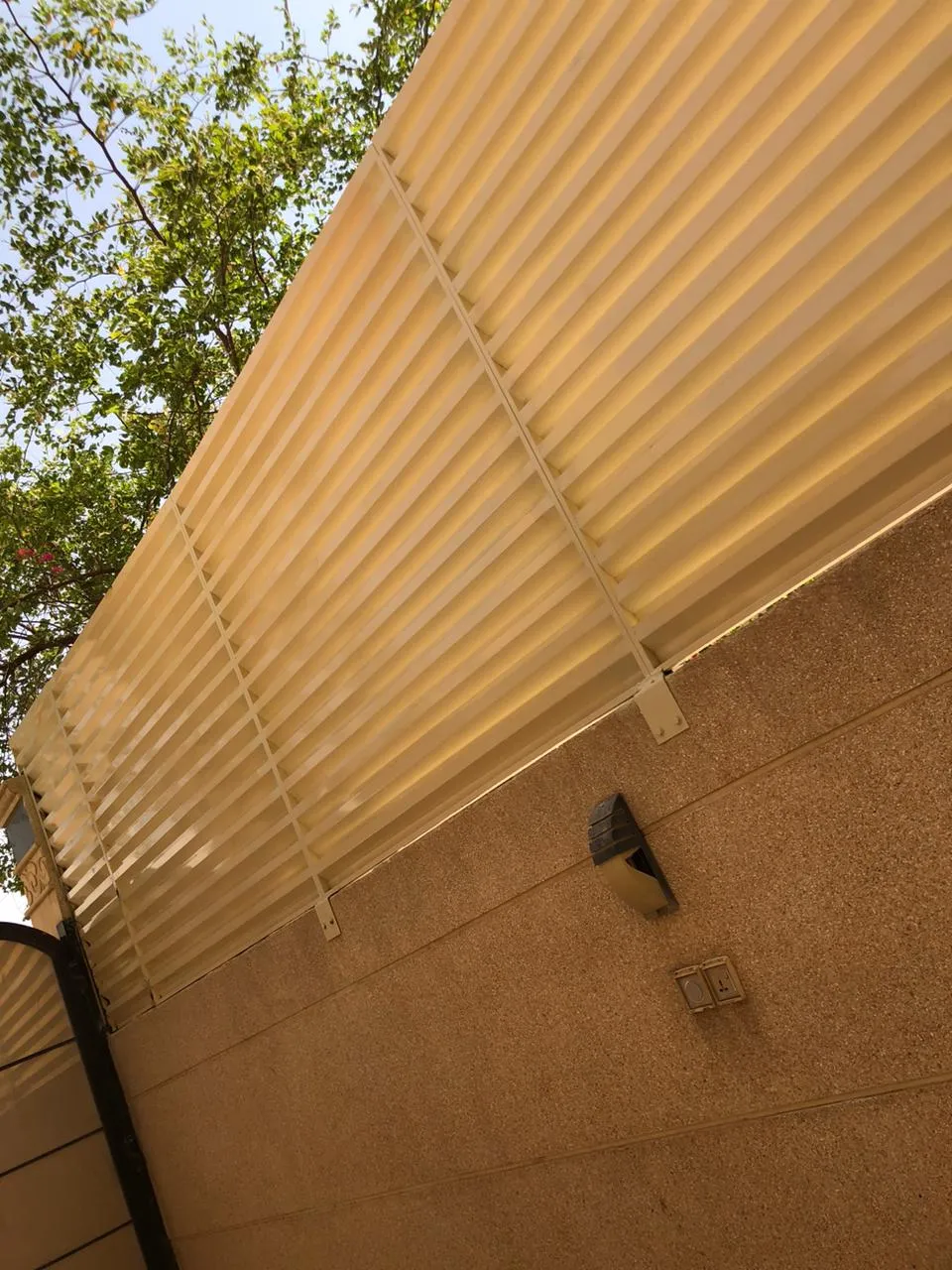 حداد مظلات وسواترحي لبن:اختيار أفضل الأنواع وأحدث التصاميم 