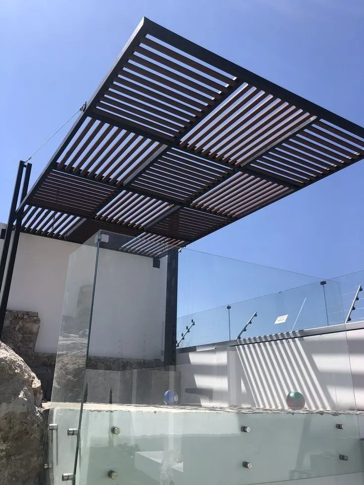 مظلات وسواترحي الرمال:الاختيار الأمثل لعام 2026 أنواع، أسعار