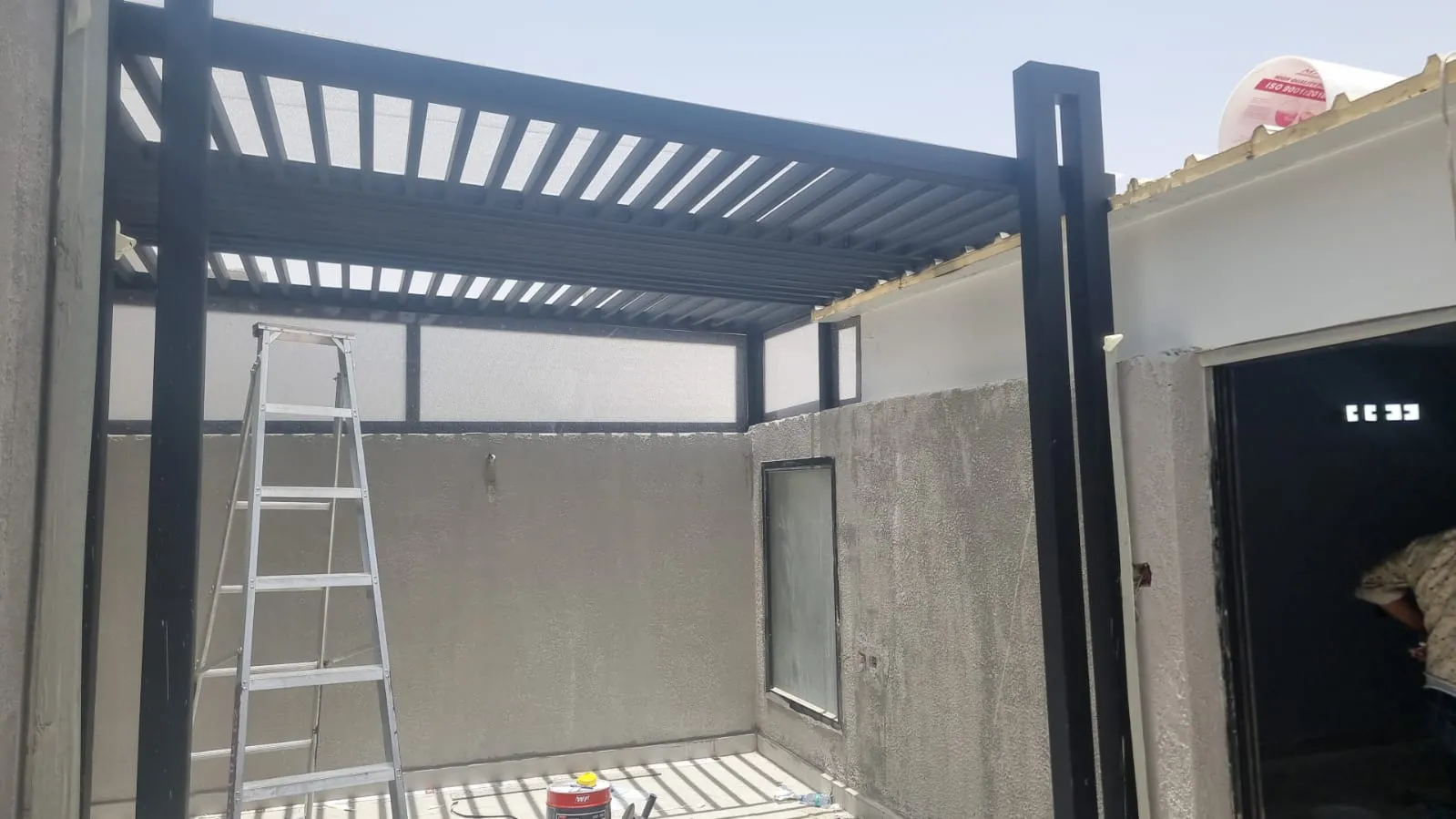 مظلات وسواترحي الرمال:الاختيار الأمثل لعام 2026 أنواع، أسعار