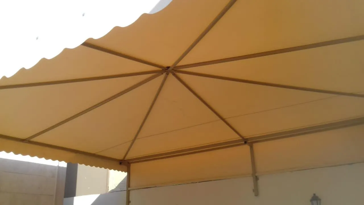 مظلات وسواترحي الرمال:الاختيار الأمثل لعام 2026 أنواع، أسعار