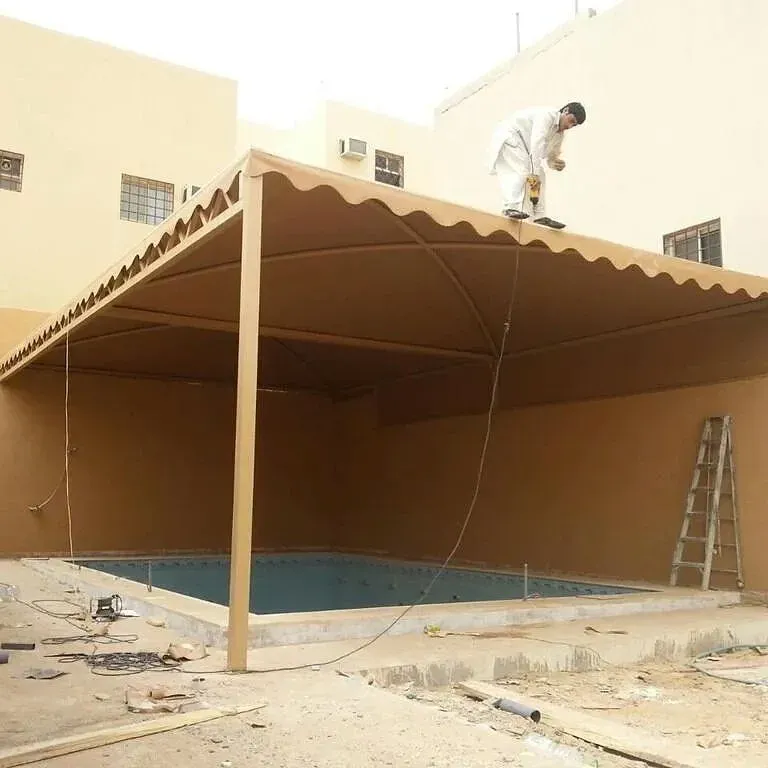 مظلات تغطية مسابح شمال الرياض – حماية كاملة من الشمس والغبار