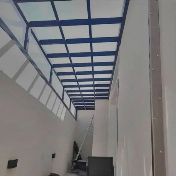 مظلات لكسان في حي الملقا: دليل الفخامة والحماية القصوى