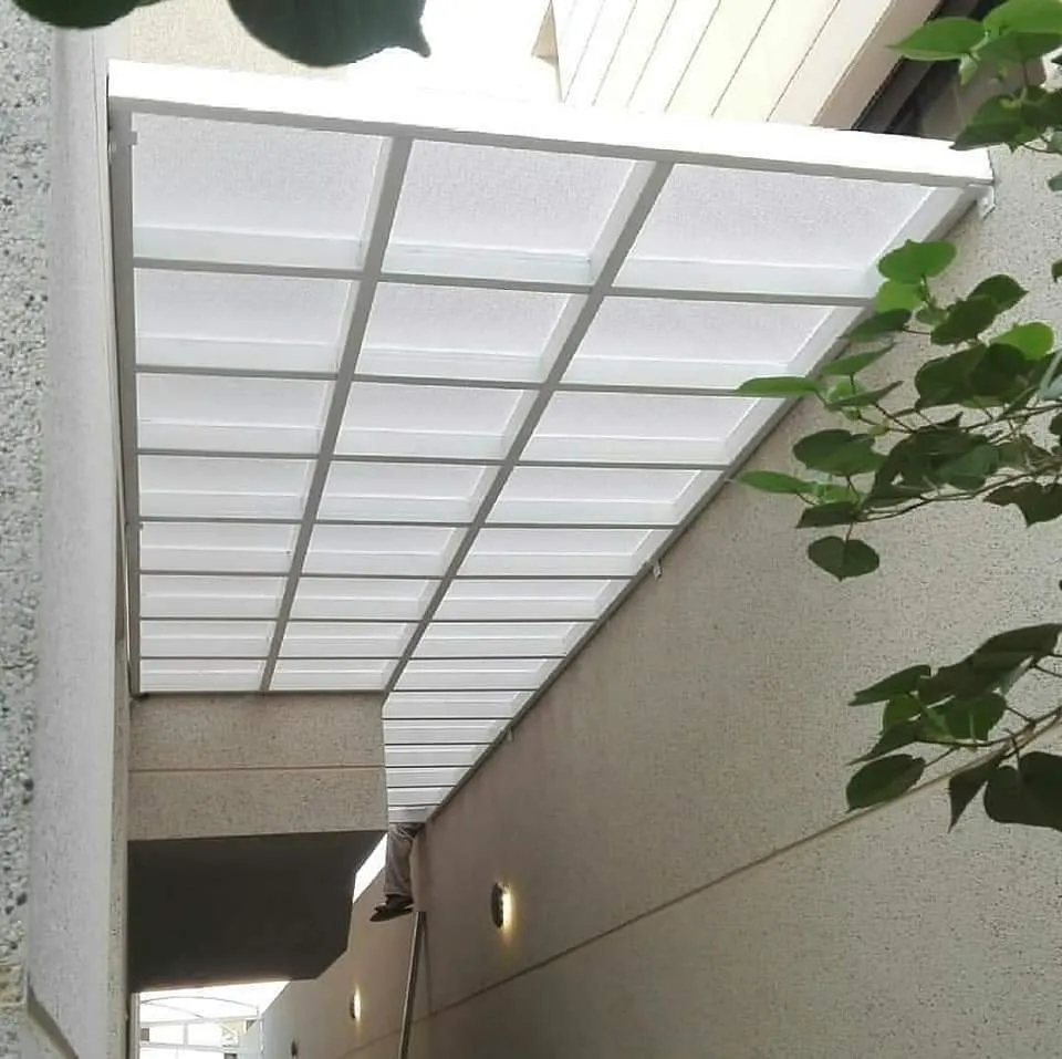 مظلات لكسان في حي الملقا: دليل الفخامة والحماية القصوى