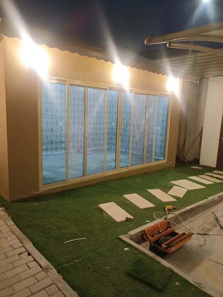 مجلس خارجي مصنوع من الساندوش والحديد والأسمنت بورد بالرياض 