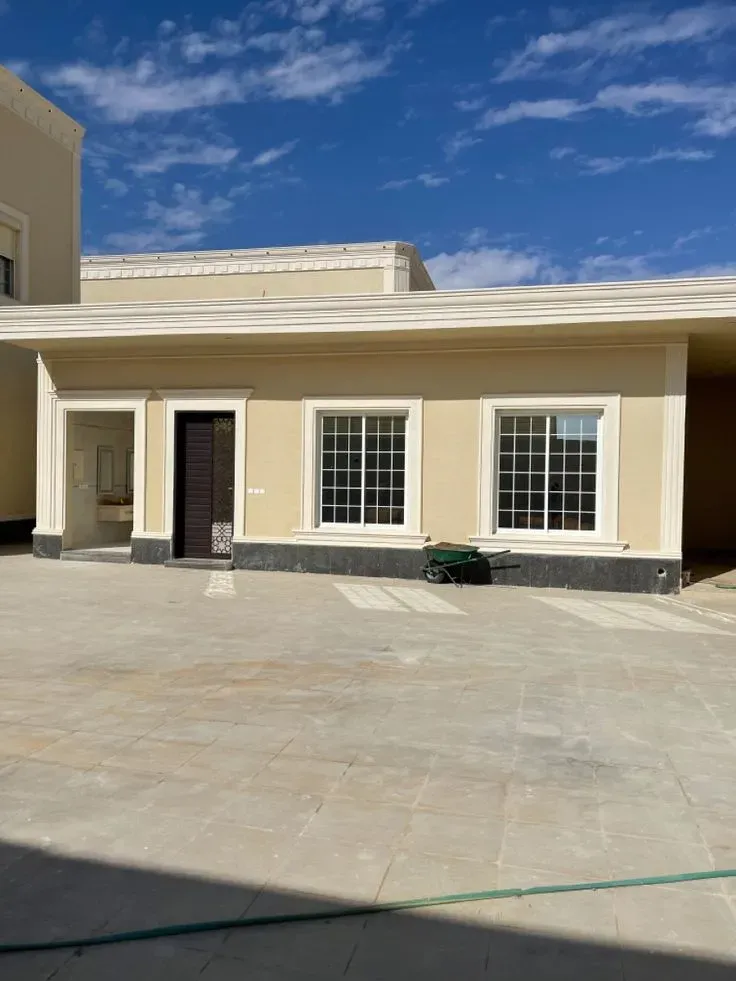 مجلس خارجي مصنوع من الساندوش والحديد والأسمنت بورد بالرياض 