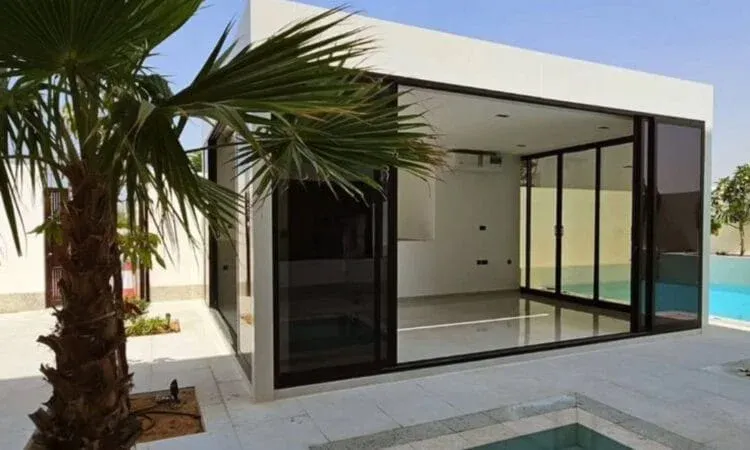 مجلس خارجي مصنوع من الساندوش والحديد والأسمنت بورد بالرياض 