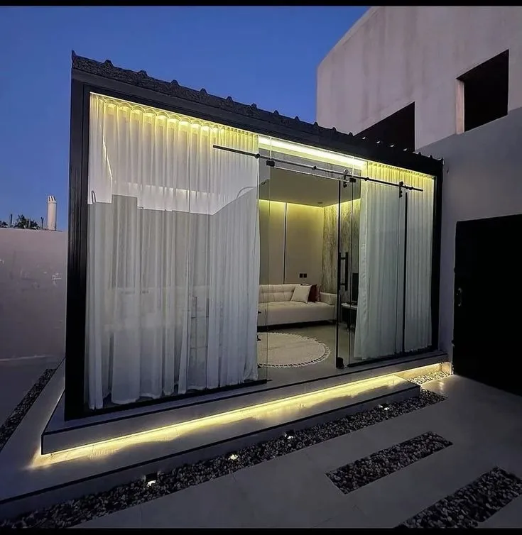 مجلس خارجي مصنوع من الساندوش والحديد والأسمنت بورد بالرياض 