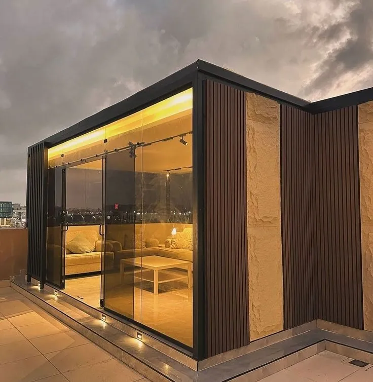 مجلس خارجي مصنوع من الساندوش والحديد والأسمنت بورد بالرياض 