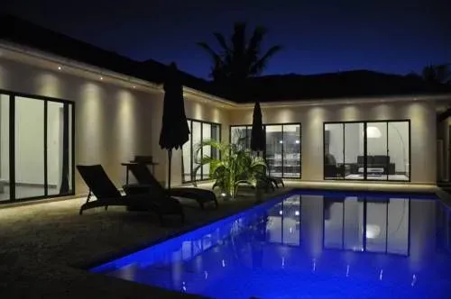 مجلس خارجي مصنوع من الساندوش والحديد والأسمنت بورد بالرياض 