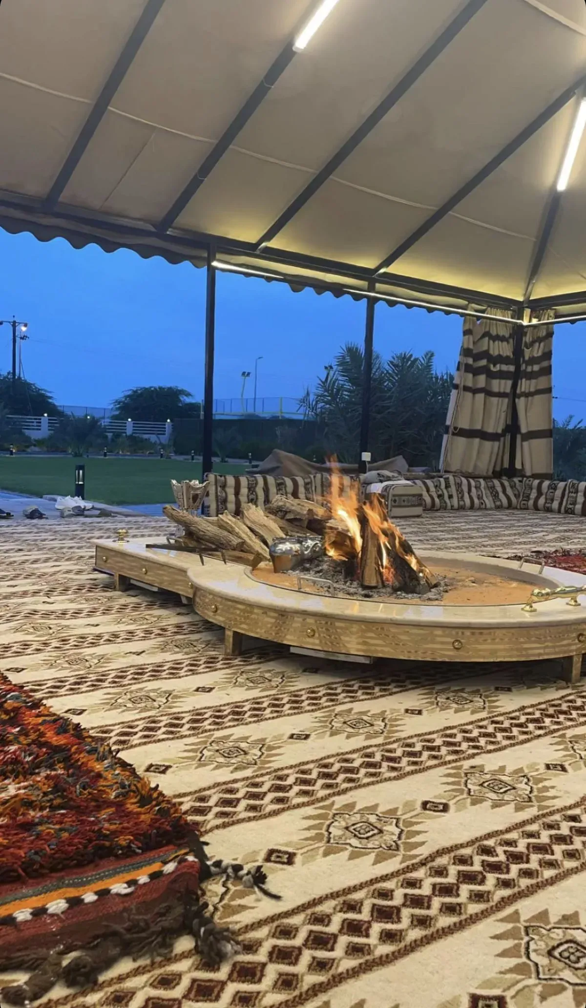خيمة زجاجية للفلل بحي النخيل:تنفيذ بيوت شعر زجاجية مودرن