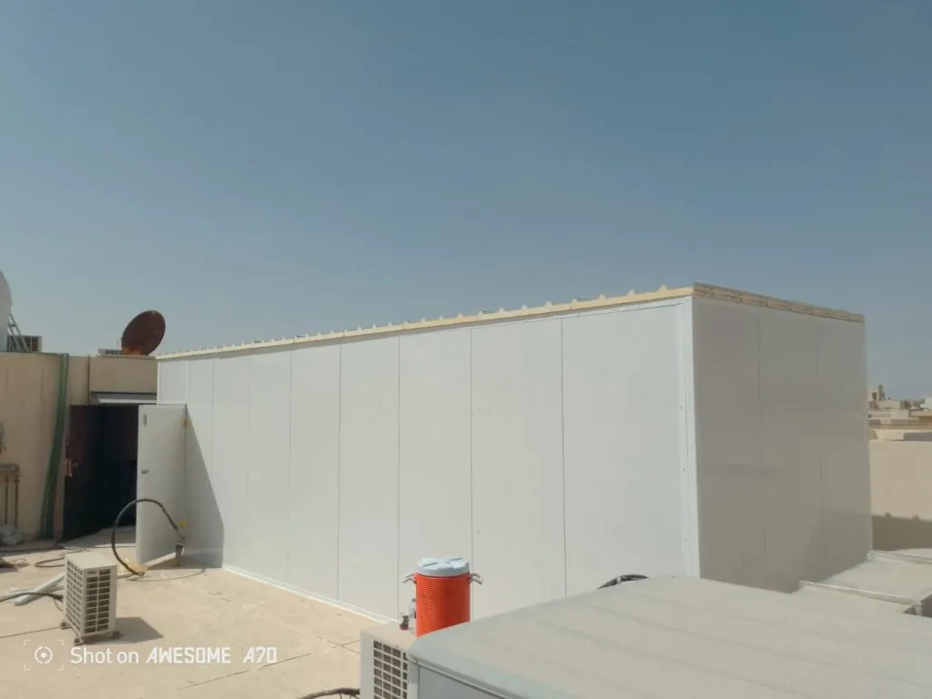 تركيب ملاحق ومستودعات الساندوتش بانل في حي حطين