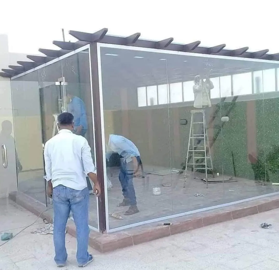 أشكال مجالس زجاجية وسندويش بانل بحي العروبة| تركيب غرف زجاجي