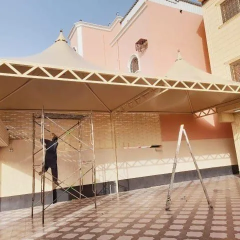 مظلات هرمية
